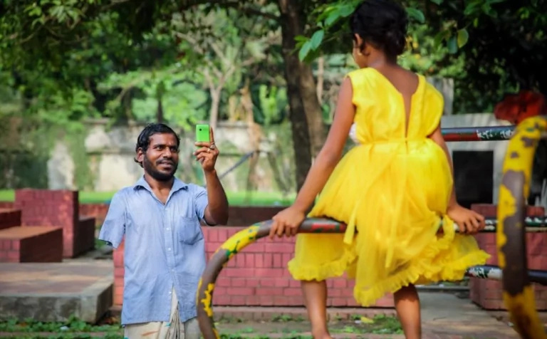 For two long years, a beggar has been saving all his money to buy a special gift for his daughter. His daughter’s reaction is priceless! For two long years, a beggar has been saving all his money to buy a special gift for his daughter. His daughter’s reaction is priceless!