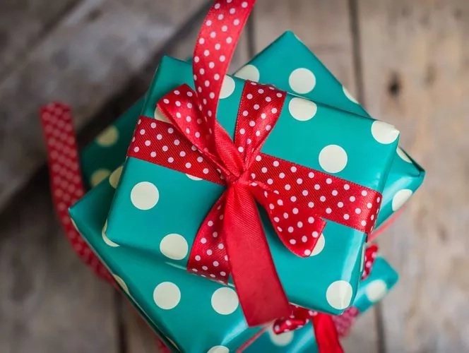 OUTRAGE as Kenyan woman TRASHES husband’s cheap Christmas Present OUTRAGE as Kenyan woman TRASHES husband’s cheap Christmas Present