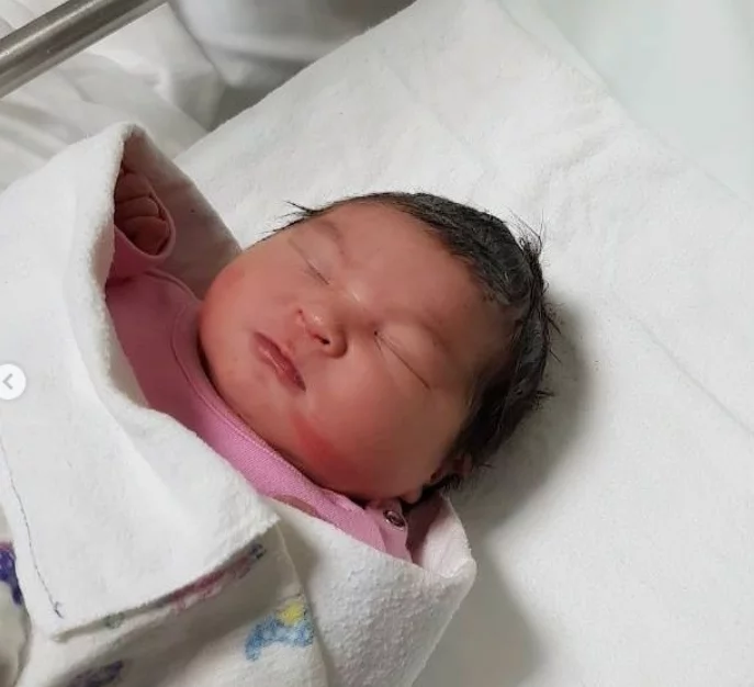 Mommy na rin siya! Mae dela Cerna of Mocha girls welcomes baby girl Mommy na rin siya! Mae dela Cerna of Mocha girls welcomes baby girl