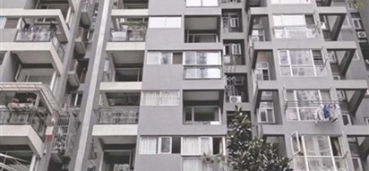 5-year old Chinese girl survives a terrifying fall from the 11th floor