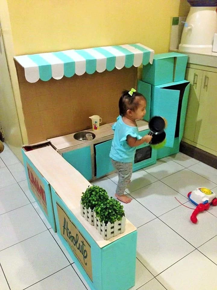 Smart Filipina creates amazing DIY-kitchen for her daughter! Smart Filipina creates amazing DIY-kitchen for her daughter!