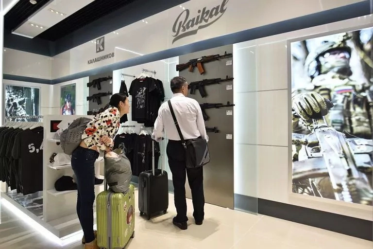 Sheremetyevo Airport has a store that sells Kalashnikov rifles! Sheremetyevo Airport has a store that sells Kalashnikov rifles!