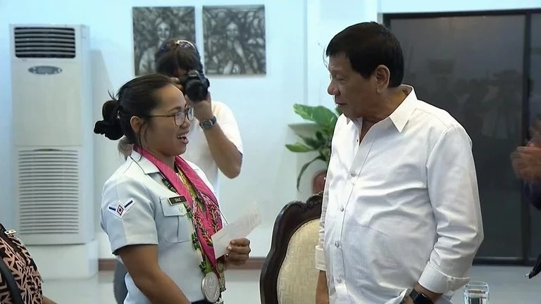 Duterte gives additional P2M to Hidilyn Diaz Duterte gives additional P2M to Hidilyn Diaz