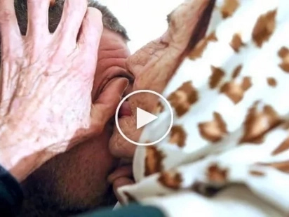 This woman cures blindness by licking the eyeball with her tongue!