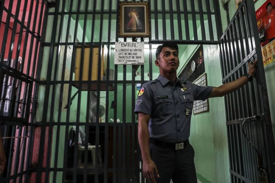 LOOK: An ex-detainee is back in jail by choice, this time on the other side of the bars LOOK: An ex-detainee is back in jail by choice, this time on the other side of the bars