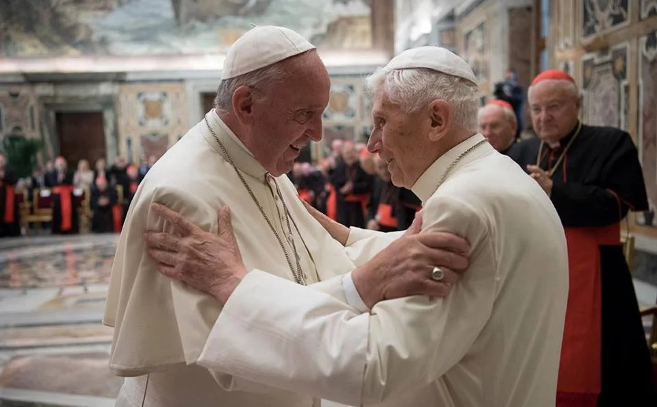 Pope Benedict XVI and Pope Francis exchange praises Pope Benedict XVI and Pope Francis exchange praises
