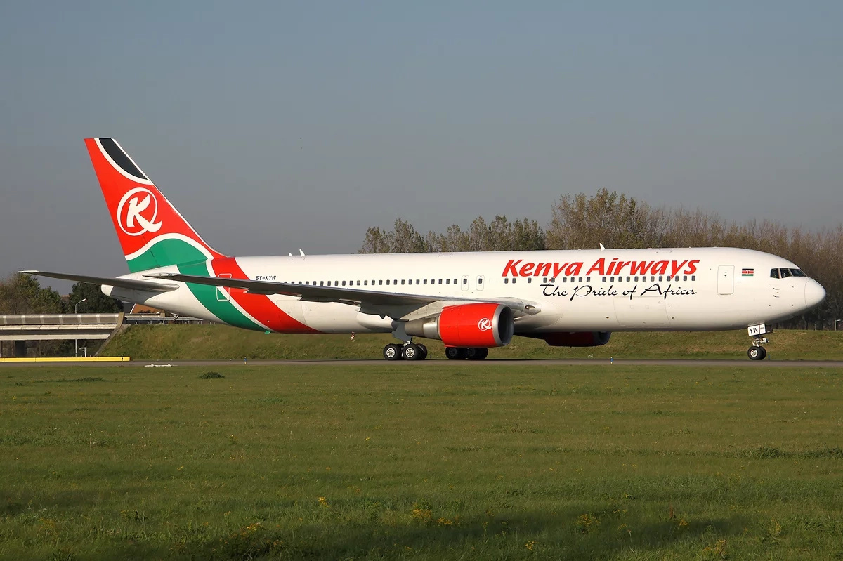 The 2 gorgeous female KQ pilots who fly between Kenya and England The 2 gorgeous female KQ pilots who fly between Kenya and England