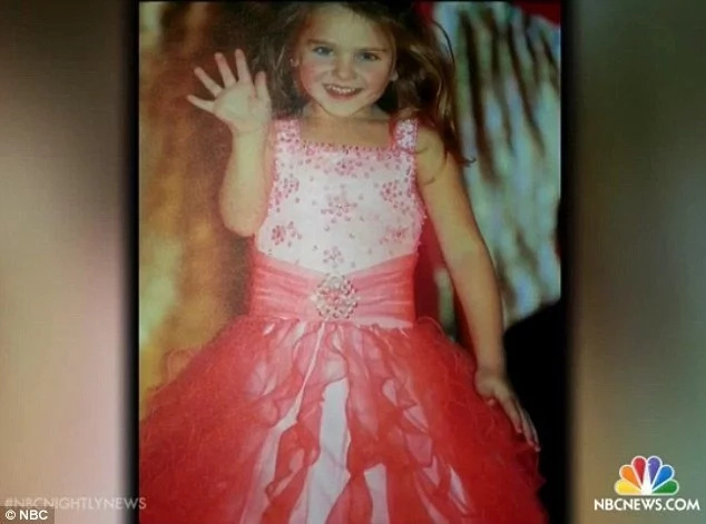 7-year-old girl walked a mile through the deep forest at night in just t-shirt and shorts. Later she thanks God for this chance to live. 7-year-old girl walked a mile through the deep forest at night in just t-shirt and shorts. Later she thanks God for this chance to live.