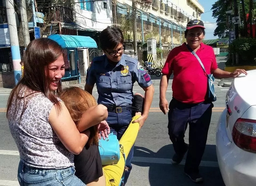 Taxi driver volunteers to help ailing Pinay Taxi driver volunteers to help ailing Pinay