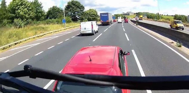 Truck driver warns all econobox drivers that brakecheck trucks! Truck driver warns all econobox drivers that brakecheck trucks!