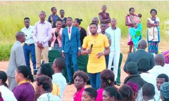 10 years of infertility! Desperate woman gets pregnant after ANOINTED prophet blesses her