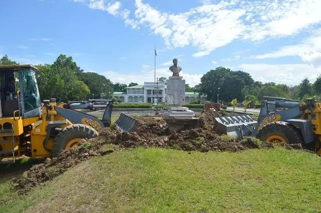 Cagayan governor wants Enrile statue in capitol removed Cagayan governor wants Enrile statue in capitol removed