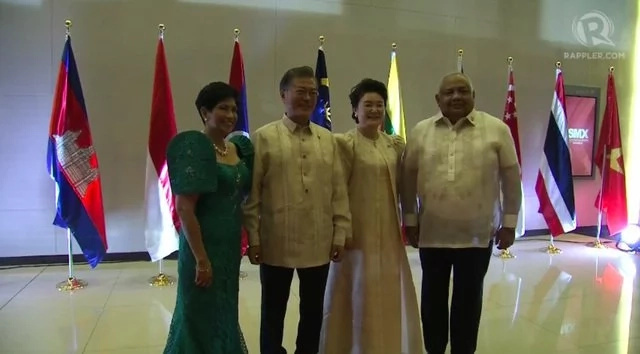 Bagay na bagay sa kanila! World Leaders proudly wear Barong Tagalog during the ASEAN Summit 2017 Bagay na bagay sa kanila! World Leaders proudly wear Barong Tagalog during the ASEAN Summit 2017