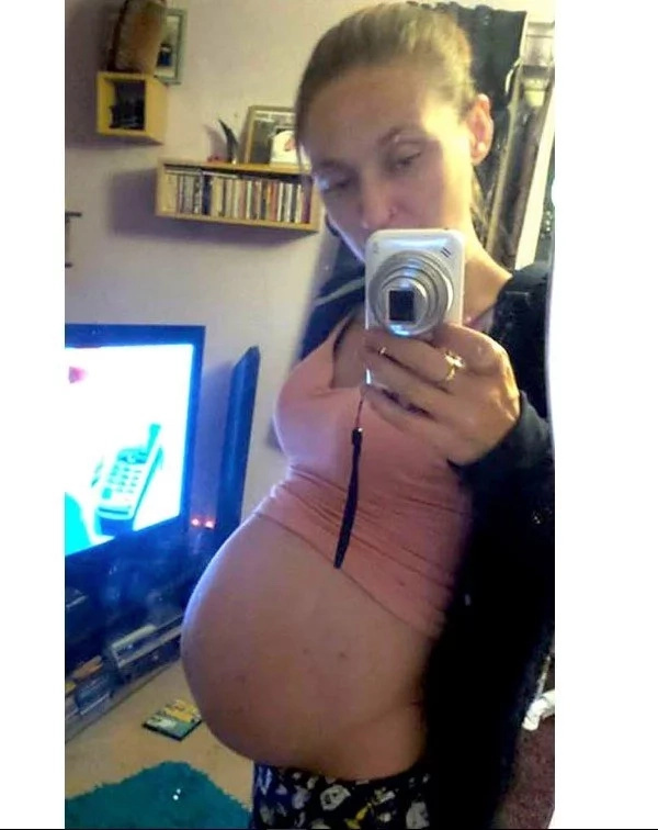 Infertile mom of 2 thinks cancer is back when she feels sick, finds out she’s 5 months pregnant Infertile mom of 2 thinks cancer is back when she feels sick, finds out she’s 5 months pregnant