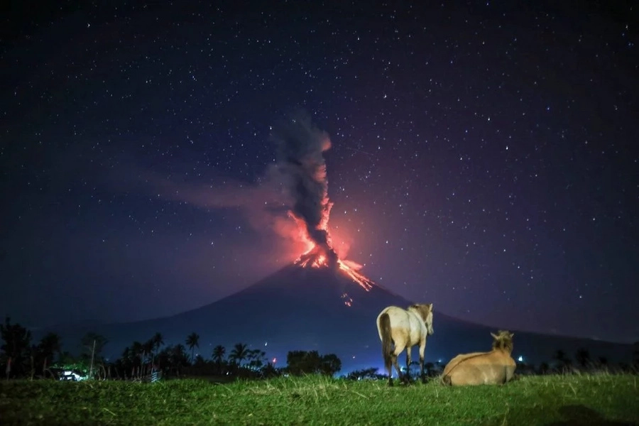 Mt. Mayon exhibits majesty despite its fury Mt. Mayon exhibits majesty despite its fury