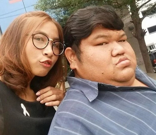 "He's fat and UGLY but I love him," slim girl shows off her 120kg boyfriend (photos)