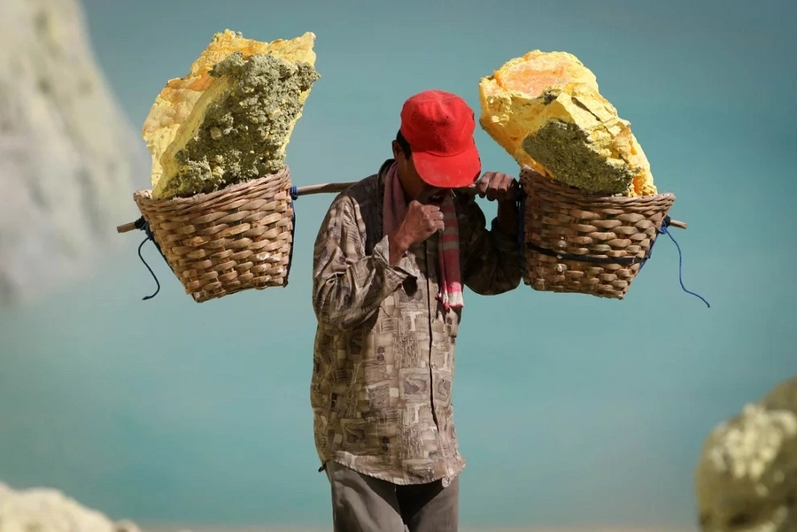 Sulfur mining in Ijen volcano is dangerous to workers' health Sulfur mining in Ijen volcano is dangerous to workers' health
