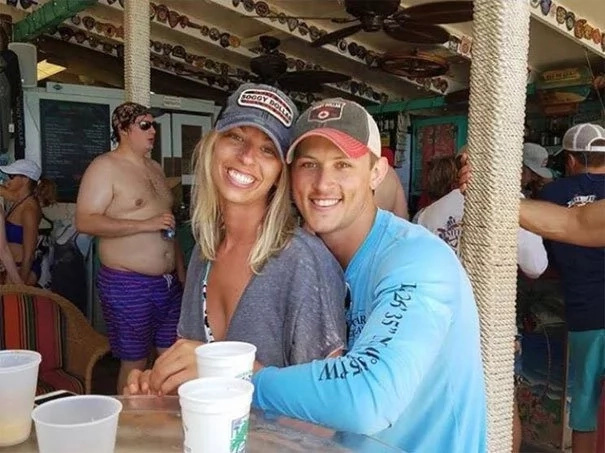Couple asked help from internet to photoshop their engagement photo. Wish granted and it was way beyond their expectation Couple asked help from internet to photoshop their engagement photo. Wish granted and it was way beyond their expectation