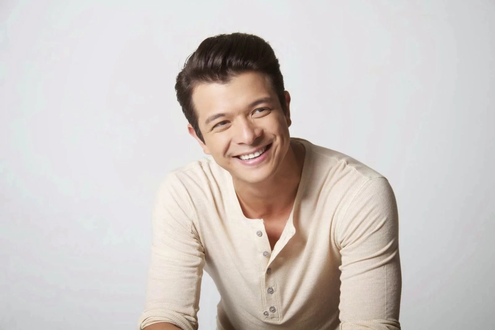 6 Popular Pinoy celebrities who had decent regular jobs before they became household names. Read the full story here. 6 Popular Pinoy celebrities who had decent regular jobs before they became household names. Read the full story here.
