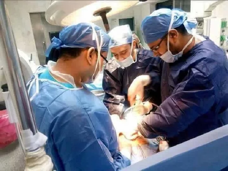 Woman suffers severe abdominal pain. This is what doctors found inside her stomach! Woman suffers severe abdominal pain. This is what doctors found inside her stomach!