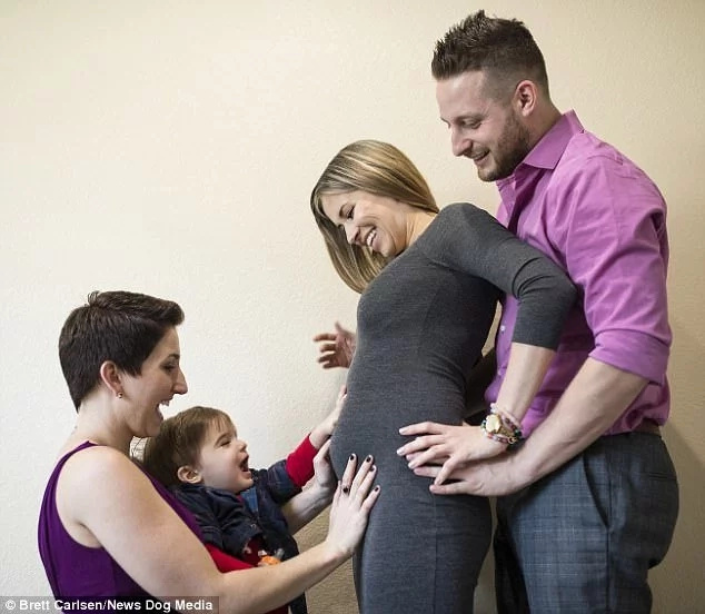 36-year-old man lives with two girlfriends and becomes dad by both women