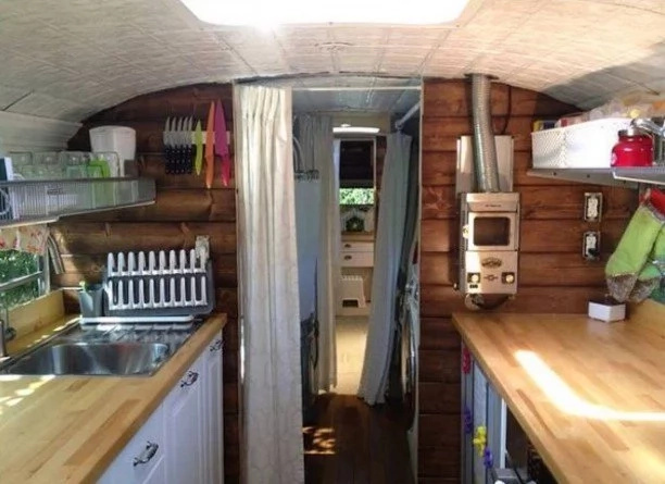 Family convert old school BUS into comfortable house for their 3 kids (see photos, video)