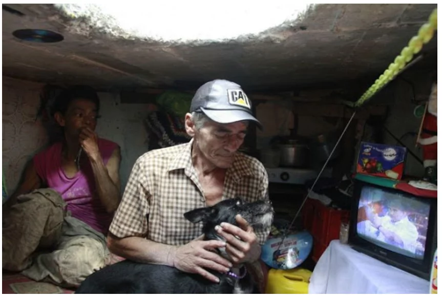 This couple lived inside the sewer for 22 years. Surprisingly, they won't switch it even for luxurious mansion This couple lived inside the sewer for 22 years. Surprisingly, they won't switch it even for luxurious mansion