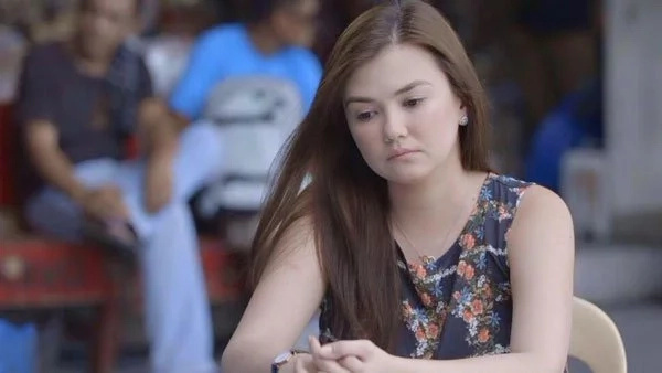 Bela Padilla tells her friend Angge to simply hang on Bela Padilla tells her friend Angge to simply hang on