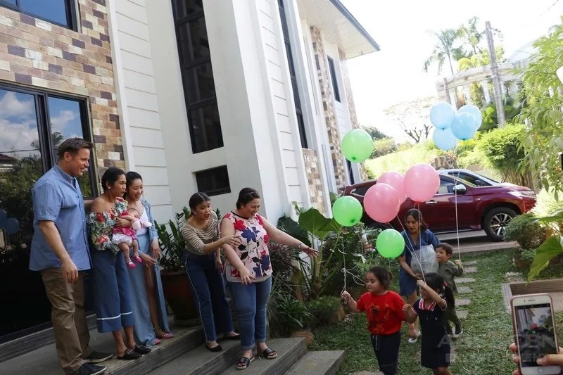 Ang bongga at super ganda talaga! Pokwang and Lee O'Brian share a glimpse of their new house Ang bongga at super ganda talaga! Pokwang and Lee O'Brian share a glimpse of their new house
