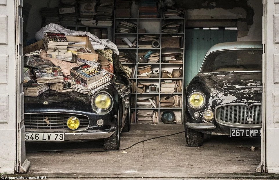 The owner of this garage died almost 10 years ago. His relatives considered it to be empty. One day they entered it and realized how rich they became The owner of this garage died almost 10 years ago. His relatives considered it to be empty. One day they entered it and realized how rich they became