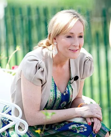 J.K. Rowling’s “Harry Potter” Chair Sells for $394K J.K. Rowling’s “Harry Potter” Chair Sells for $394K