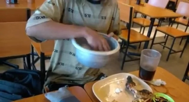 Surprising ways to save for an extra rice! This man shows us a better way to save for an extra rice. Surprising ways to save for an extra rice! This man shows us a better way to save for an extra rice.