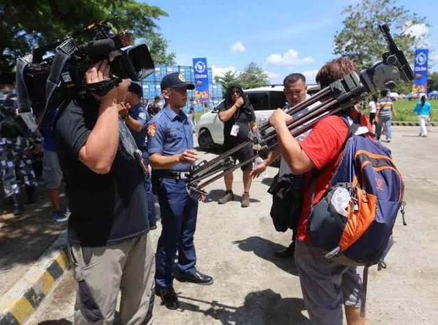 Duterte boycotts media; TV coverage not allowed at DU31 thanksgiving party Duterte boycotts media; TV coverage not allowed at DU31 thanksgiving party
