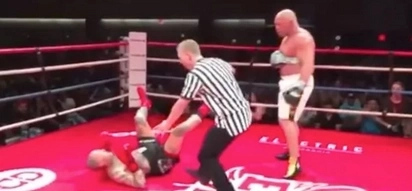 Former UFC Champion Knocks A Fighter Out With One Arm Taped To Body