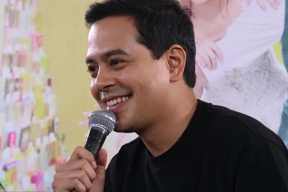Star Magic head Johnny Manahan defends Lloydie Star Magic head Johnny Manahan defends Lloydie