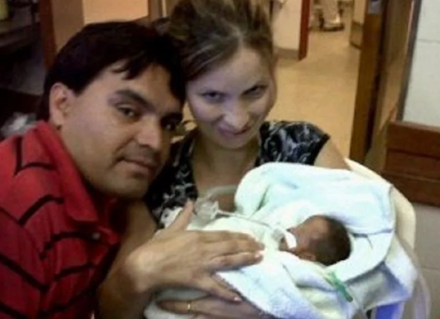 They come to say goodbye to the baby at the morgue, then they hear something inside coffin They come to say goodbye to the baby at the morgue, then they hear something inside coffin