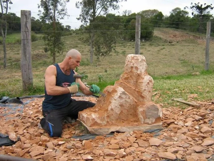 Man carves beautiful rock sculpture in touching tribute to his mother Man carves beautiful rock sculpture in touching tribute to his mother