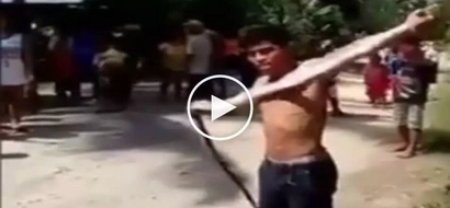 Nakakatakot na talento: Brave Pinoy becomes famous in Compostela Valley for taming deadly cobras