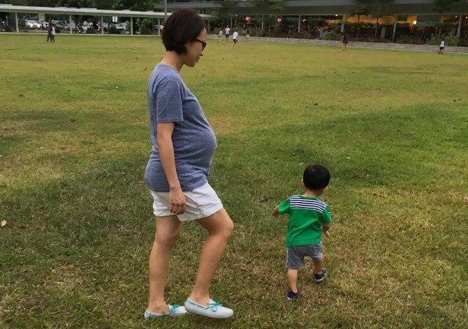 "No medical professionals," Singapore dad delivered his wife's baby on highway! "No medical professionals," Singapore dad delivered his wife's baby on highway!