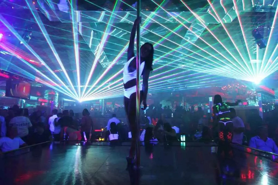Trump Campaign Just Got Caught Partying At Strip Club? Trump Campaign Just Got Caught Partying At Strip Club?
