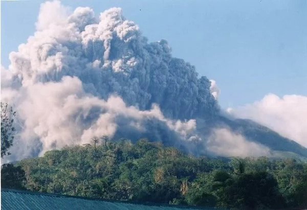 Mt. Bulusan erupts, spews 2-km high ash Mt. Bulusan erupts, spews 2-km high ash