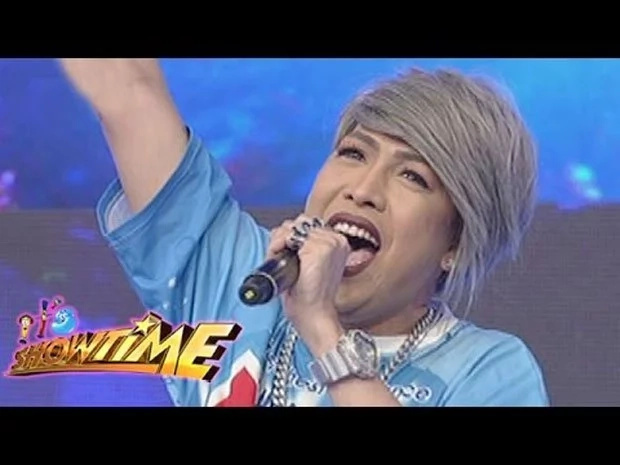 Vice Ganda surprised when Pia slapped him hard Vice Ganda surprised when Pia slapped him hard