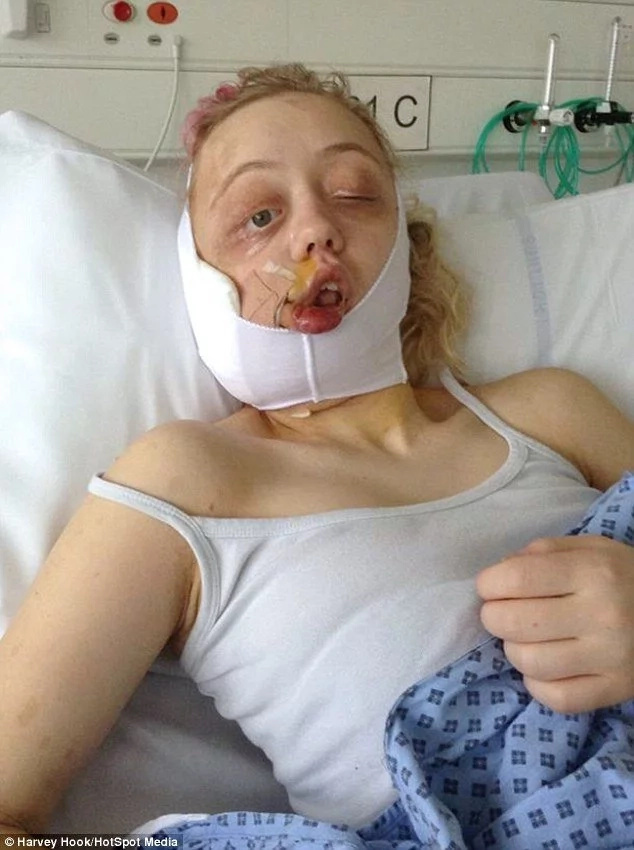 Sophie was bullied for 22 years, until an old friend showed up and changed everything Sophie was bullied for 22 years, until an old friend showed up and changed everything