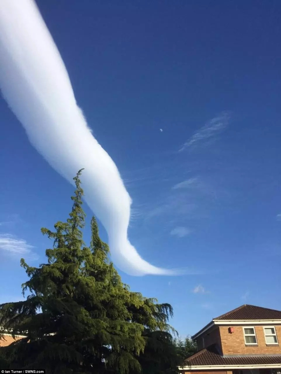 God is playing with us! Check out these WEIRD cloud formations (photos)