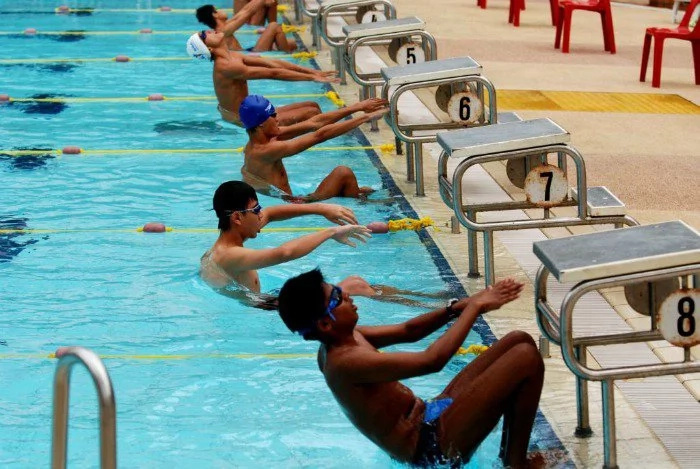 This man who has no arms became a champion swimmer! This man who has no arms became a champion swimmer!