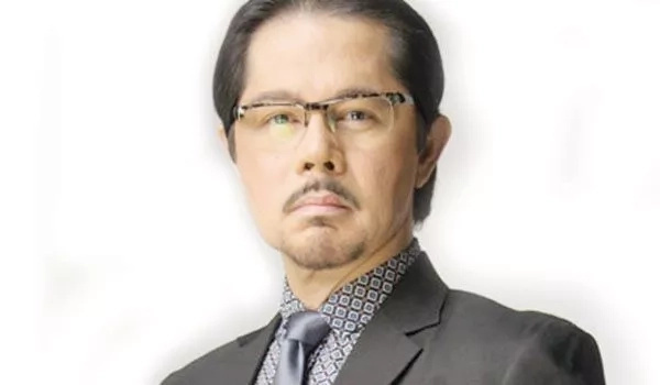 Christopher de Leon suffers leg injury from freak gun accident during Kambal Karibal taping Christopher de Leon suffers leg injury from freak gun accident during Kambal Karibal taping