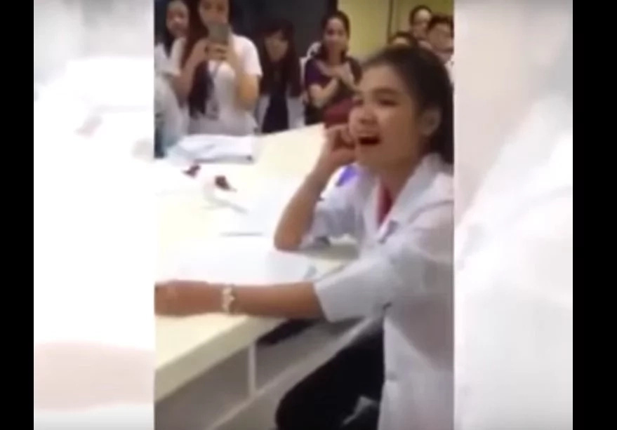 Pinay singer entertains netizens with powerful vocals Pinay singer entertains netizens with powerful vocals