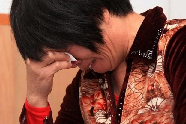 Mother forced to make a choice between 2 sons Mother forced to make a choice between 2 sons