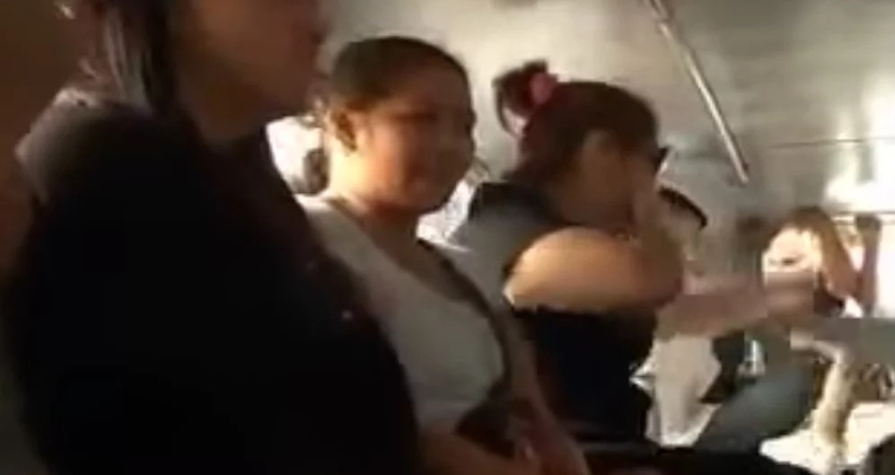 Viral video reveals hilarious reaction of passengers after dead body prank Viral video reveals hilarious reaction of passengers after dead body prank