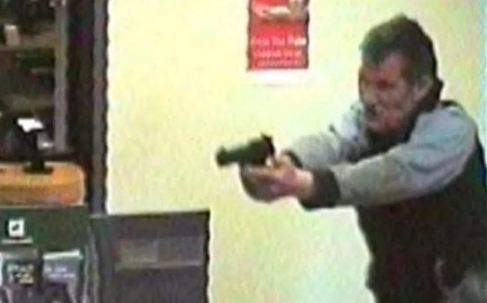Husband Tells A Robber To ‘Shoot My Wife,’ And His Plan Only Gets Crazier From There (Video) Husband Tells A Robber To ‘Shoot My Wife,’ And His Plan Only Gets Crazier From There (Video)